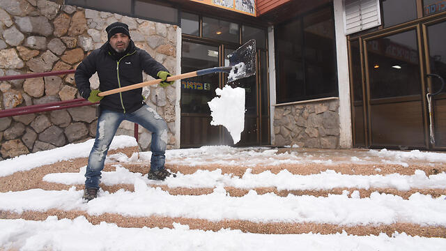 Preparing the Mount Hermon ski site (Photo: Aviyahu Shapira) (צילום: אביהו שפירא) Preparing the Mount Hermon ski site (Photo: Aviyahu Shapira)