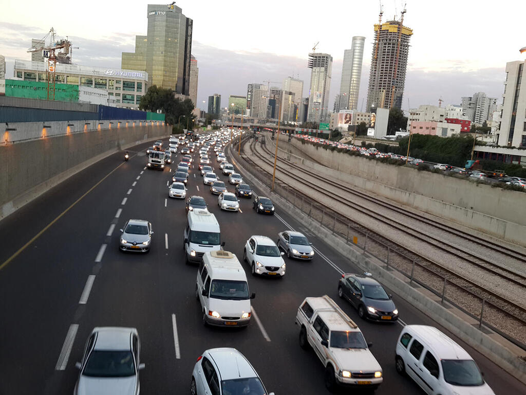 פקק פקקים נתיבי איילון כביש 20 עומס תנועה עומסי תנועה פקקי תנועה (צילום: רועי צוקרמן) פקק פקקים נתיבי איילון כביש 20 עומס תנועה עומסי תנועה פקקי תנועה