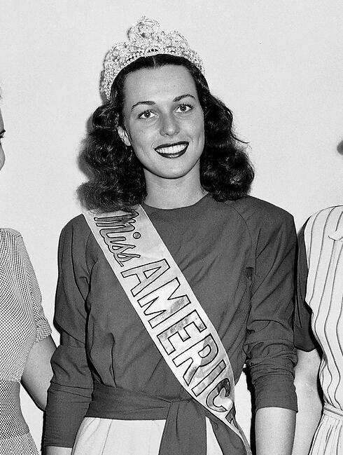 Miss America Bess Myerson poses at the annual Beauty Pageant held at Atlantic City (Photo: AP) (צילום: AP) Miss America Bess Myerson poses at the annual Beauty Pageant held at Atlantic City (Photo: AP)