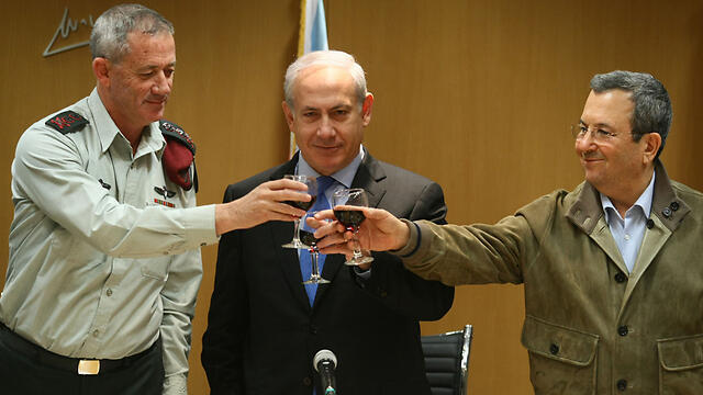 Gantz, Netanyahu and Barak (Photo: Tomeriko) (צילום: תומריקו) Gantz, Netanyahu and Barak (Photo: Tomeriko)