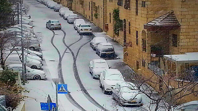 Only 5cm. of snow in Jerusalem (Photo: Uri Ventura Weisman) (צילום: אורי ונטורה וייסמן) Only 5cm. of snow in Jerusalem (Photo: Uri Ventura Weisman)