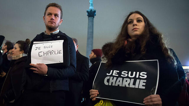 Victims of attack mourned in London. (Photo: AFP) (צילום: AFP) Victims of attack mourned in London. (Photo: AFP)