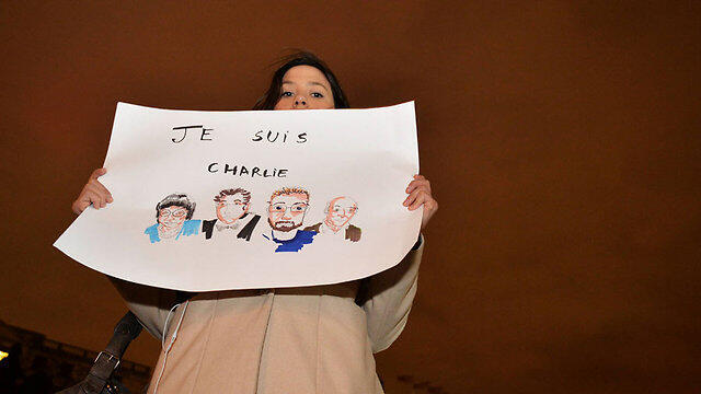 Mourning the victims in London. (Photo: AFP) (צילום: MCT) Mourning the victims in London. (Photo: AFP)