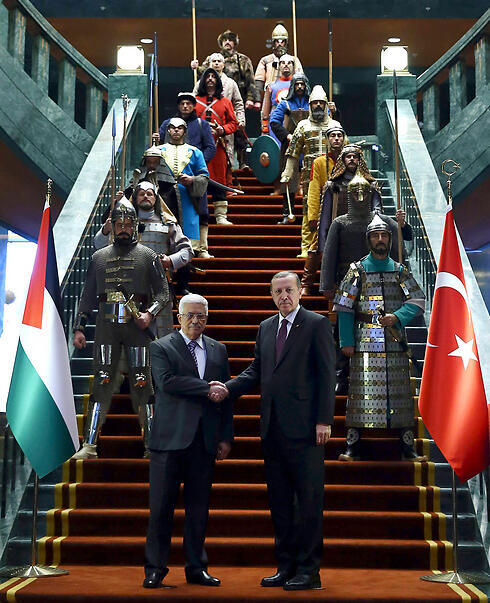 Abbas and Erdogan in front of honor guard (Photo: AP) (צילום: AP) Abbas and Erdogan in front of honor guard (Photo: AP)
