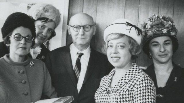 Singer with his muses (Photo: Harry Ransom Center)