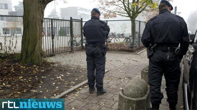 Forces guard Amsterdam Jewish school 