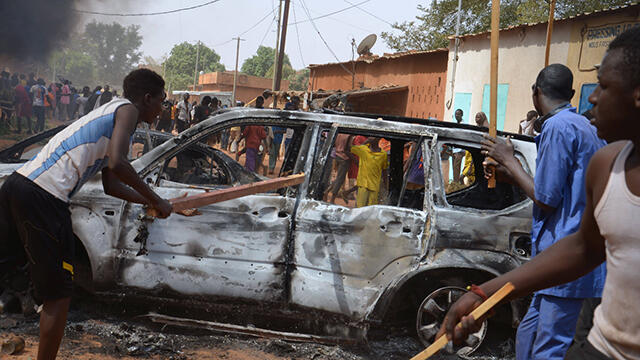 Violent riots in Niamey, Niger. (Photo: AFP)