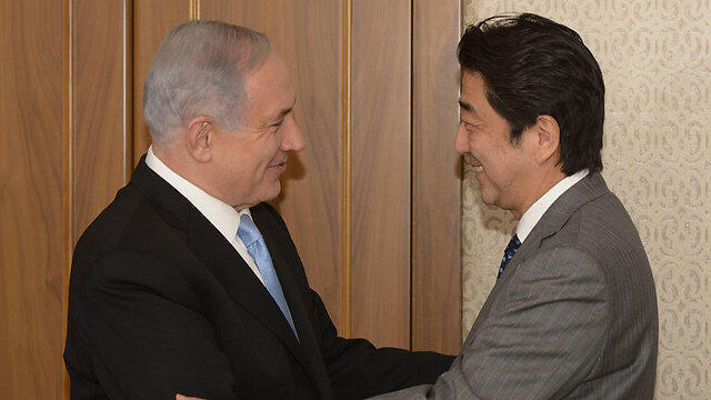 Prime Minister Benjamin Netanyahu with Japanese Prime Minister Shinzo Abe (Photo: Amos Ben Gershom/GPO) (צילום: עמוס בן גרשום, לע"מ) Prime Minister Benjamin Netanyahu with Japanese Prime Minister Shinzo Abe (Photo: Amos Ben Gershom/GPO)