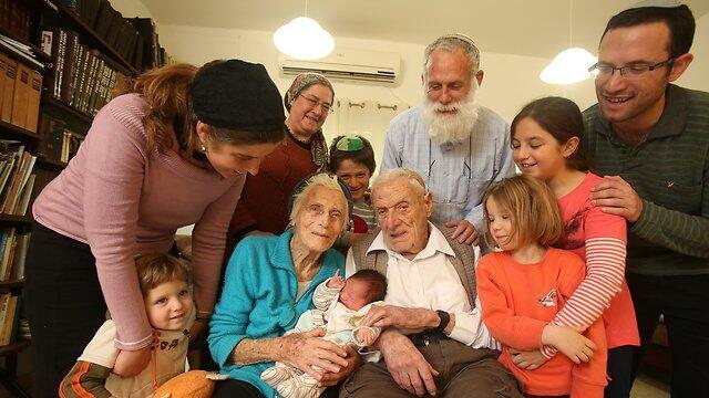 Michael and Marion Mittwochs, center, surrounded by family and holding their 100th great-granchild. (Photo: Elad Gershgoren) (צילום: אלעד גרשגורן) Michael and Marion Mittwochs, center, surrounded by family and holding their 100th great-granchild. (Photo: Elad Gershgoren)