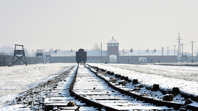 The railroad tracks leading to Auschwitz (Photo credit: AFP) (צילום: AFP) The railroad tracks leading to Auschwitz (Photo credit: AFP)