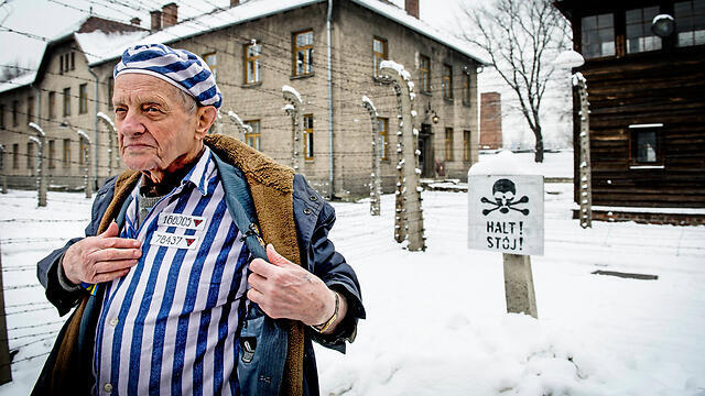 Survivor at remembrance ceremony (Photo: MCT) (צילום: MCT) Survivor at remembrance ceremony (Photo: MCT)