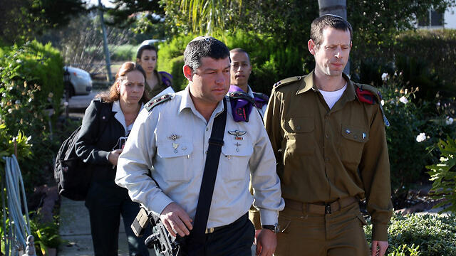 Col. Ofer Winter visits the Nini family. (Photo: Avi Mualem) 