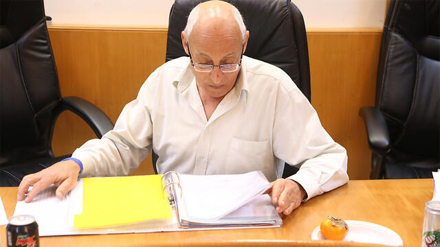 Holon Mayor Sasson said he would do everything in his power to allow some businesses to remain open on Shabbat