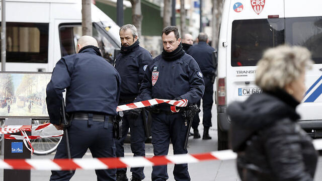 Scene of attack in Nice, France. (Photo: AFP) (צילום: AFP) Scene of attack in Nice, France. (Photo: AFP)