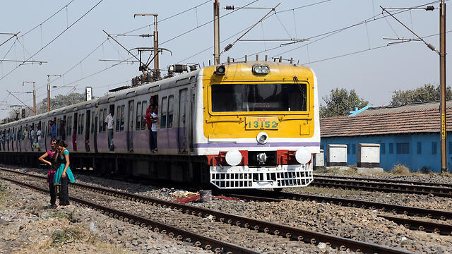 Train in Mumbai, India. (Photo: Shutterstock) (צילום: shutterstock) Train in Mumbai, India. (Photo: Shutterstock)