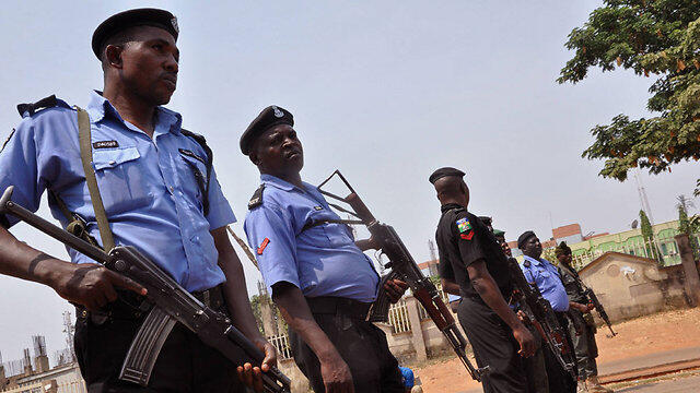 Nigerian police officers in Eboja (Photo: AP) (צילום: AP) Nigerian police officers in Eboja (Photo: AP)