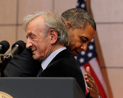 Wiesel embraces Obama at the Holocaust Museum in Washington, DC (Photo: Reuters) (צילום: רויטרס) Wiesel embraces Obama at the Holocaust Museum in Washington, DC (Photo: Reuters)