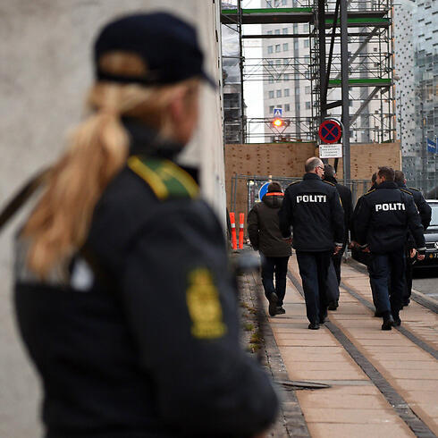 According to EJA director, 'It is only because of the earlier shooting that took place in the Copenhagen café that police sent several officers to the synagogue' (Photo: EPA) (צילום: EPA) According to EJA director, 'It is only because of the earlier shooting that took place in the Copenhagen café that police sent several officers to the synagogue' (Photo: EPA)