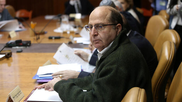 Ya'alon during a cabinet meeting. (Photo: Archive/Amit Sha'abi) (צילום: עמית שאבי, "ידיעות אחרונות) Ya'alon during a cabinet meeting. (Photo: Archive/Amit Sha'abi)