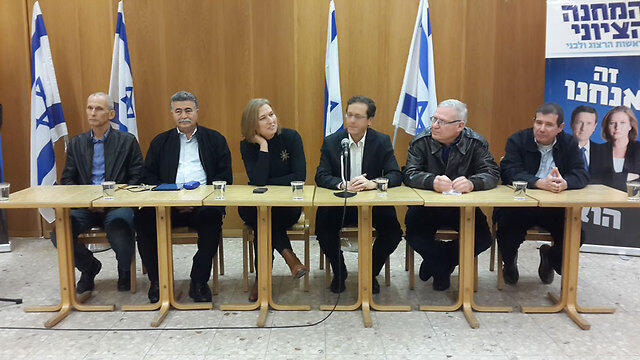 Zionist Union defense team (Photo: Roei Idan) (צילום: רועי עידן) Zionist Union defense team (Photo: Roei Idan)