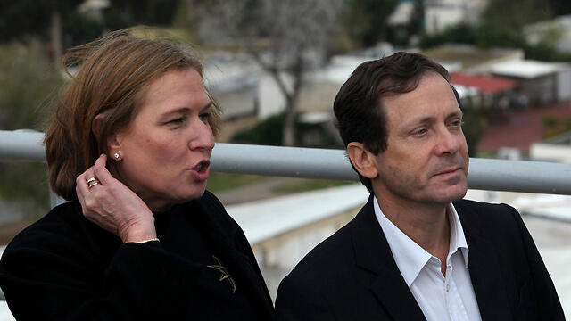 Herzog and Livni at visit near Gaza border. (Photo: AFP)