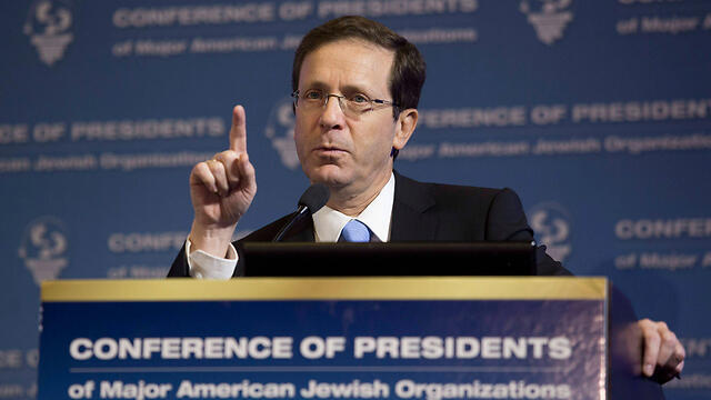 Herzog's Zionist Union ahead in Tuesday's poll. (Photo: EPA) (צילום: EPA) Herzog's Zionist Union ahead in Tuesday's poll. (Photo: EPA)