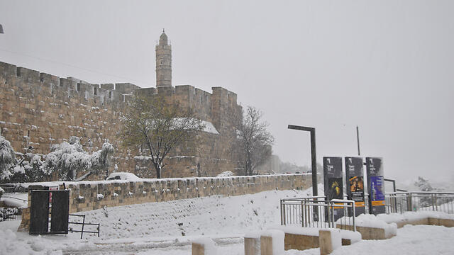 The Tower of David covered in snow (Photo: Ofer Meir) (צילום: עפר מאיר) The Tower of David covered in snow (Photo: Ofer Meir)