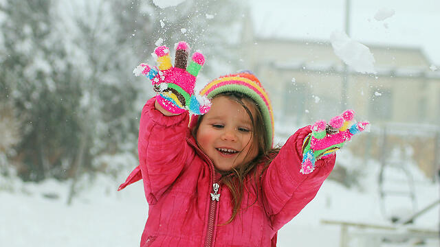 Fun in the snow in Binyamin. (Photo: Amichai Dvir)