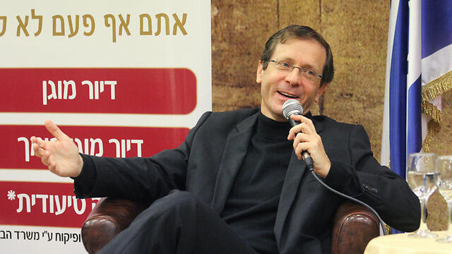 Zionist Camp leader Herzog at a cultural event in Tel Aviv (Photo: Ido Erez)