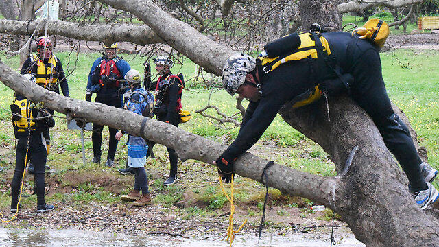 Training with ropes. (Photo: Aviyahu Shapira) (צילום: אביהו שפירא) Training with ropes. (Photo: Aviyahu Shapira)