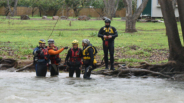 Golan Rescue Unit trains. (Photo: Aviyahu Shapira) (צילום: אביהו שפירא) Golan Rescue Unit trains. (Photo: Aviyahu Shapira)