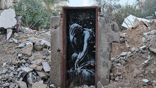 Mural in Gaza (Photo: Banksy) (צילום: Banksy) Mural in Gaza (Photo: Banksy)