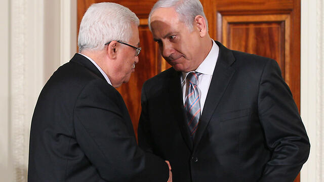 Prime Minister Benjamin Netanyahu with Palestinian President Mahmoud Abbas (Photo: Gettyimages)