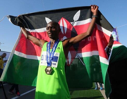 The winner of the marathon: William Kiprono from Kenya (Photo: Oren Aharoni)