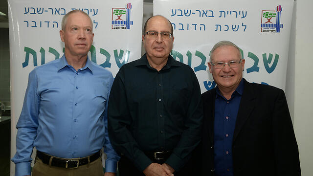 Galant, Ya'alon and Yadlin at cultural event, Saturday (Photo: Herzl Yosef) (צילום: הרצל יוסף) Galant, Ya'alon and Yadlin at cultural event, Saturday (Photo: Herzl Yosef)