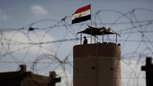 Guard tower on Gaza-Egypt border (Archive: EPA) (צילום: EPA) Guard tower on Gaza-Egypt border (Archive: EPA)
