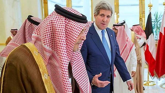 John Kerry and his Saudi counterpart in Riyadh last month (Photo: Reuters) (צילום: רויטרס) John Kerry and his Saudi counterpart in Riyadh last month (Photo: Reuters)