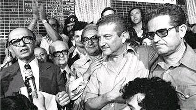 Менахем Бегин и Эзер Вейцман после выборов 1977 года. 