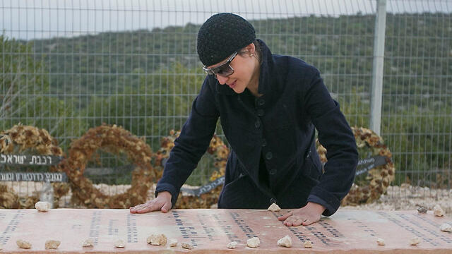 Tombstone unveiling ceremony for Adele Biton. (Photo: Ido Erez)