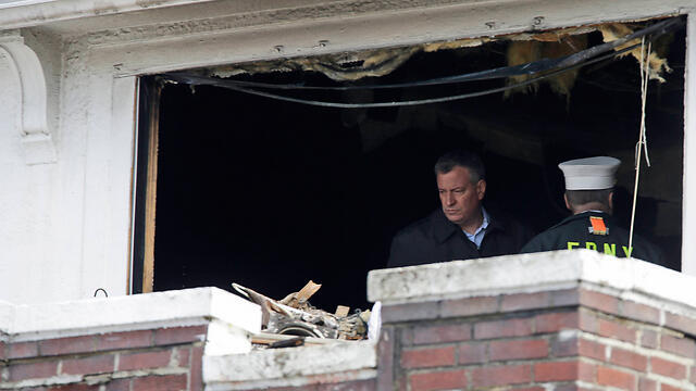 New York Mayor Bill de Blasio at site of fire. (Photo: Associated Press)