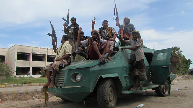 Militiamen loyal to Yemen's president (Photo: AP)