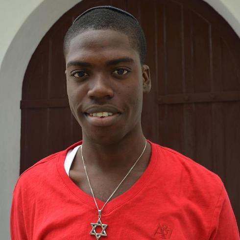 Mickel Hylton, 18, poses for picture in front of Sha’are Shalom synagogue, in Kingston, Jamaica (Photo: AP) (AP) Mickel Hylton, 18, poses for picture in front of Sha’are Shalom synagogue, in Kingston, Jamaica (Photo: AP)