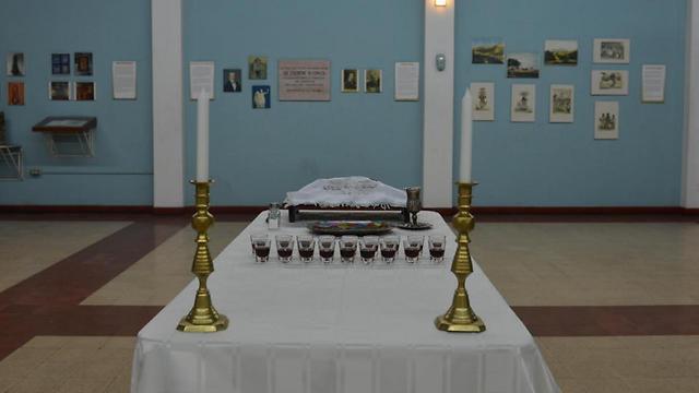 Glasses of kosher wine and bread in Jamaica's last synagogue, in Kingston (Photo: AP) (AP) Glasses of kosher wine and bread in Jamaica's last synagogue, in Kingston (Photo: AP)
