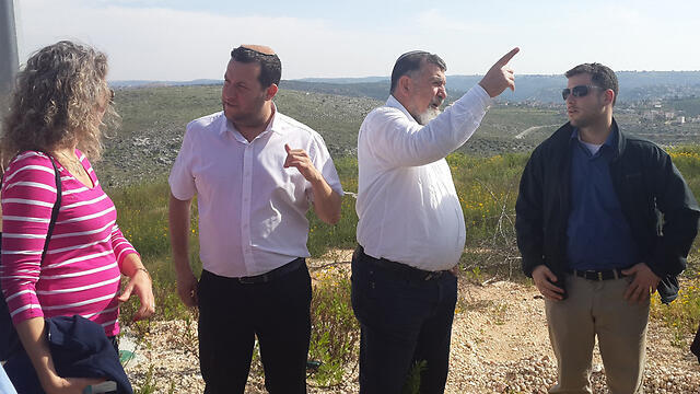 Masika and Dagan at tour (Photo: Shomron Regional Council Spokesman) (צילום: דוברות מועצת שומרון ) Masika and Dagan at tour (Photo: Shomron Regional Council Spokesman)