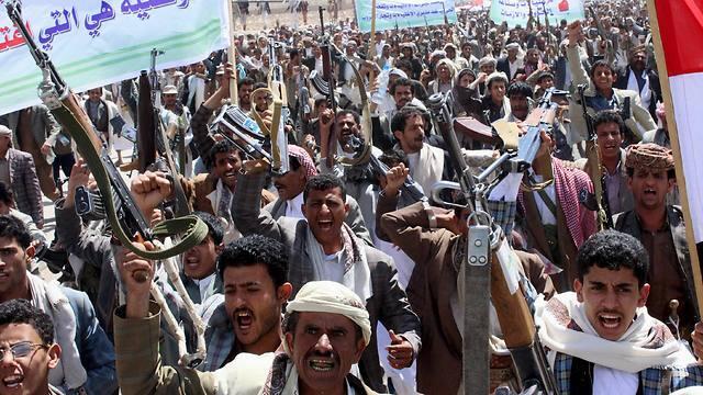 Houthi supporters demonstrate in Yemen's northwestern city of Saada (Photo: Reuters) (צילום: רויטרס) Houthi supporters demonstrate in Yemen's northwestern city of Saada (Photo: Reuters)