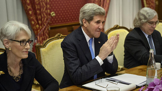 John Kerry and Wendy Sherman at the nuclear talks in Switzerland. (Photo: AP) (צילום: AP) John Kerry and Wendy Sherman at the nuclear talks in Switzerland. (Photo: AP)