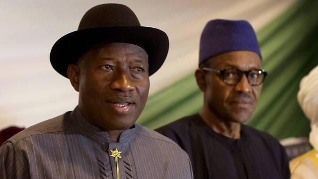 Goodluck Jonathan and his rival Muhammadu Buhari (צילום: AP) Goodluck Jonathan and his rival Muhammadu Buhari