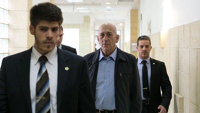 Ehud Olmert in court Monday (Photo: Mor Shauli) (צילום: מור שאולי) Ehud Olmert in court Monday (Photo: Mor Shauli)