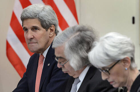 Американская команда на переговорах с Ираном, 2015 год: Джон Керри, Эрнест Мониз и Венди Шерман. Фото: AFP