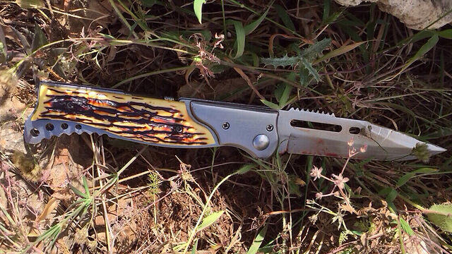 Knife used by Palestinian illegal alien (Photo: IDF Spokesperson's Unit)